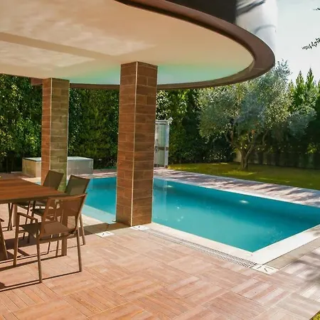 Alzuharia 5+1 Ozel Havuzlu Private Kusadası