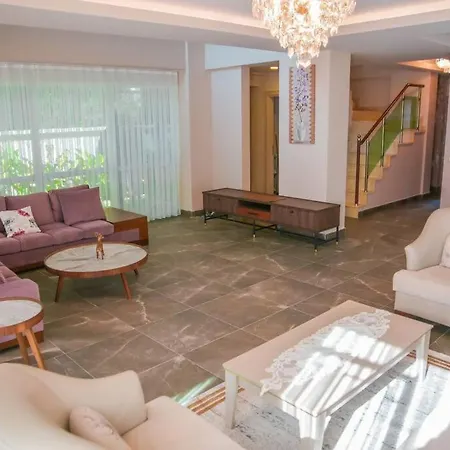 Alzuharia 5+1 Ozel Havuzlu Private Kusadası